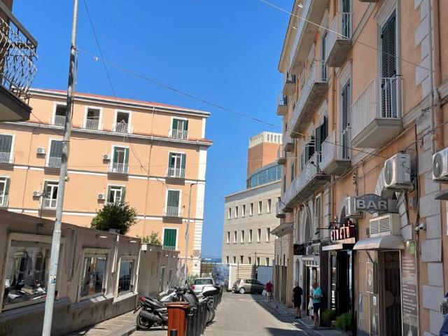 Locale Commerciale in vendita a Castellammare Di Stabia, Campania
