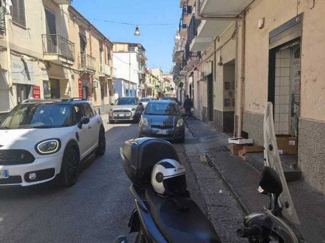 Locale Commerciale in vendita a Castellammare Di Stabia, Campania