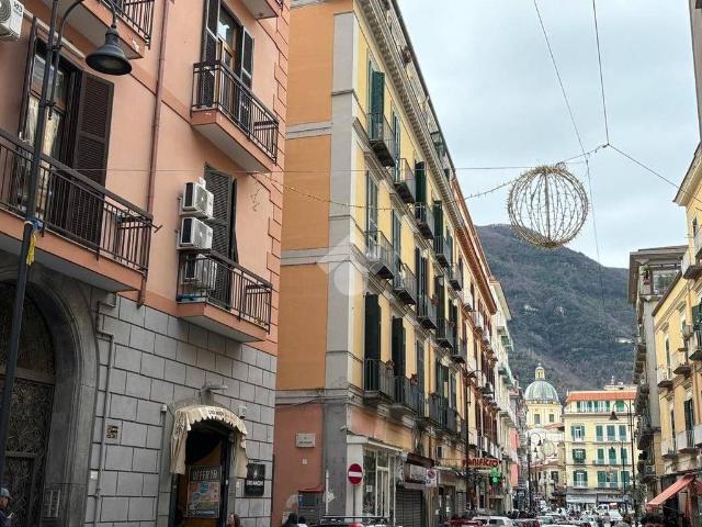Locale Commerciale in vendita a Castellammare Di Stabia, Campania