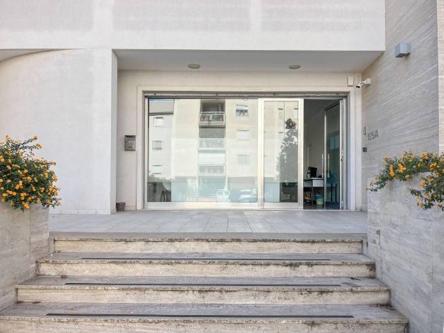 Locale Commerciale in vendita a Castellana Grotte, Bari