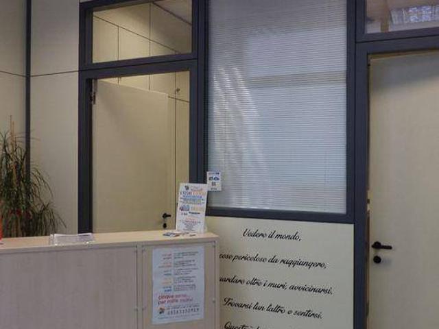 Locale Commerciale in vendita a Puglia, Bari