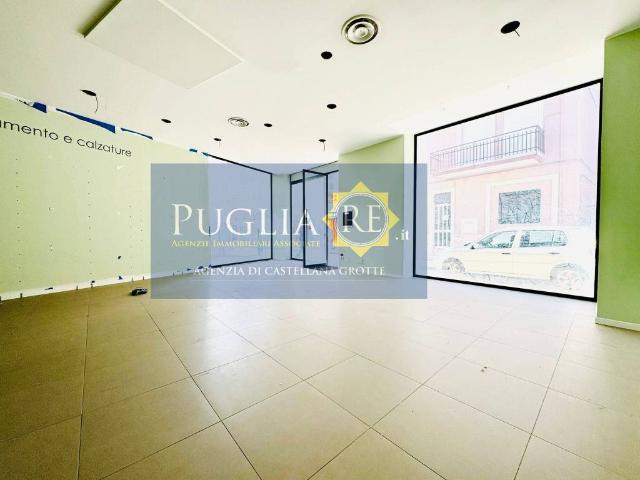 Locale Commerciale in vendita a Puglia, Bari