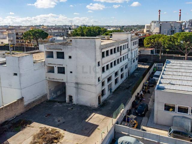 Locale Commerciale in vendita a Puglia, Bari