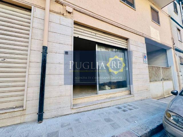 Locale Commerciale in vendita a Puglia, Bari