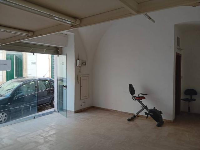 Locale Commerciale in vendita a Castellana Grotte, Bari