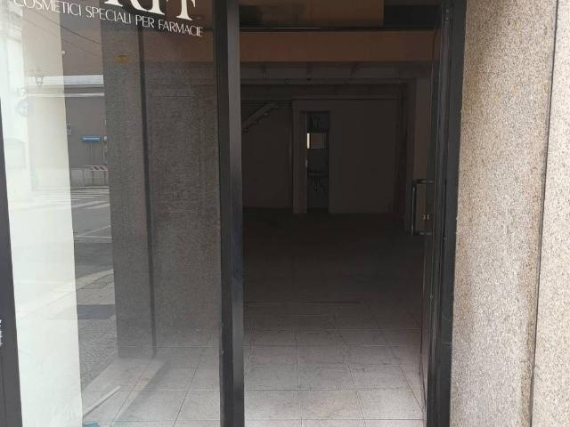 Locale Commerciale in vendita a Puglia, Taranto