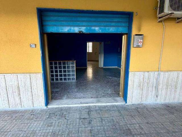 Locale Commerciale in vendita a Puglia, Taranto