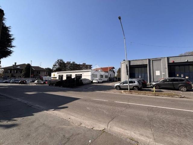 Locale Commerciale in vendita a Castegnate, Castellanza