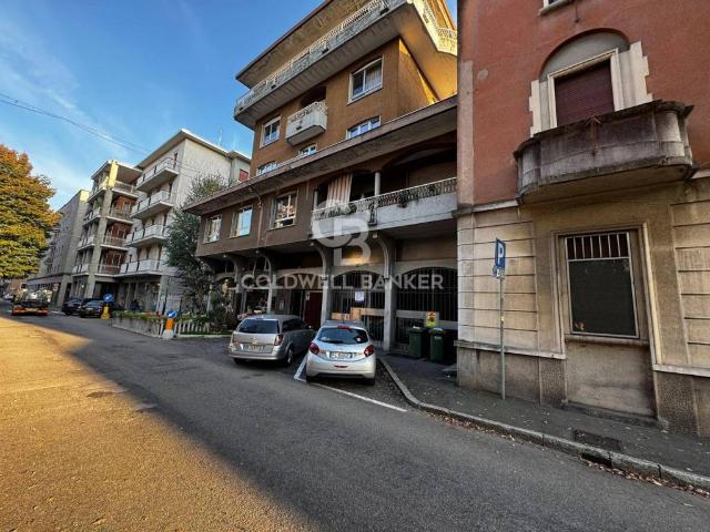 Locale Commerciale in vendita a Castegnate, Castellanza