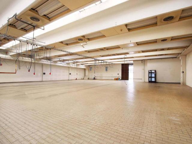 Locale Commerciale in vendita a Castegnate, Castellanza