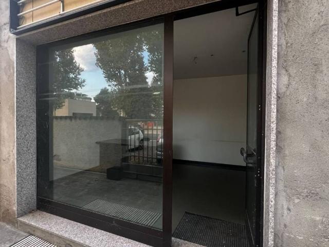 Locale Commerciale in vendita a Castegnate, Castellanza