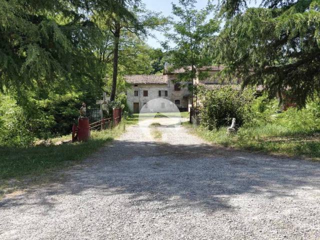 Locale Commerciale in vendita a Tresinaro - Secchia, Re