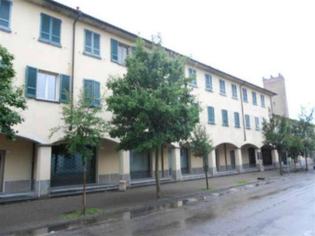 Locale Commerciale in vendita a Castelleone, Lombardia