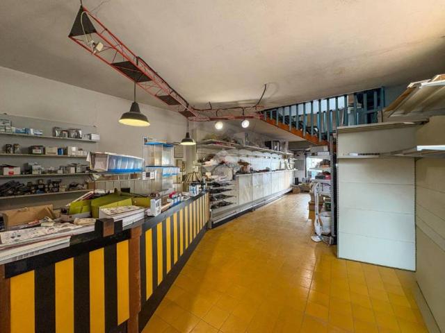Locale Commerciale in vendita a Castelleone, Lombardia
