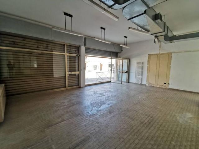 Locale Commerciale in vendita a Castelletto Di Branduzzo, Lombardia