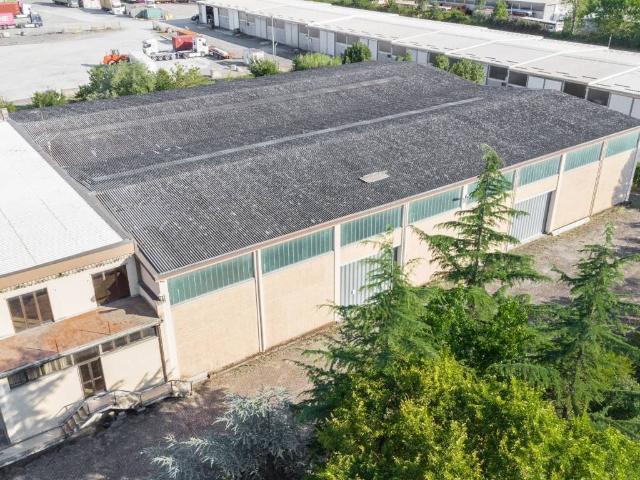 Locale Commerciale in vendita a Piemonte, Alessandria