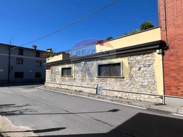 Locale Commerciale in vendita a Quintano, Castelli Calepio