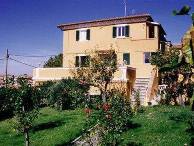 Locale Commerciale in vendita a Castellina Marittima, Toscana