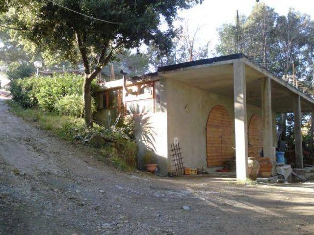 Locale Commerciale in vendita a Castellina Marittima, Toscana