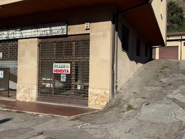 Locale Commerciale in vendita a Castelliri, Lazio