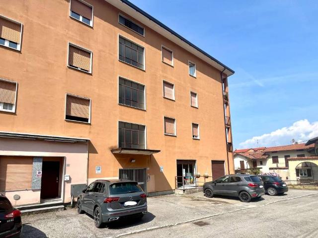 Locale Commerciale in vendita a Castello Di Brianza, Lombardia