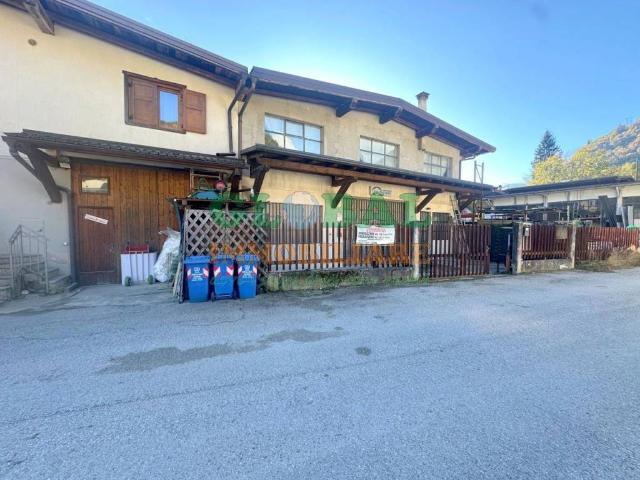 Locale Commerciale in vendita a Comunità Valsugana e Tesino, Castello Tesino