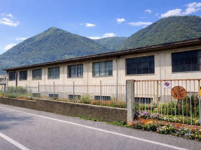 Locale Commerciale in vendita a Castelmarte, Lombardia