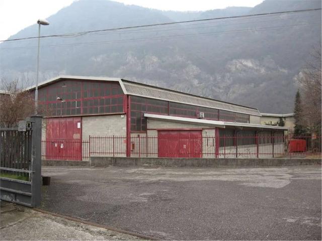 Locale Commerciale in vendita a Castelmarte, Lombardia