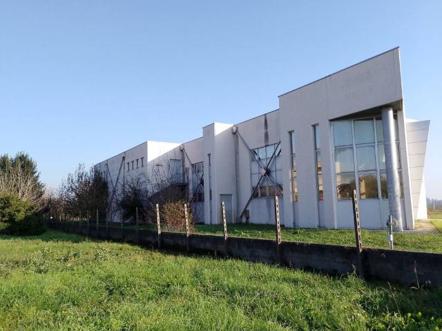 Locale Commerciale in vendita a Castelmassa, Veneto