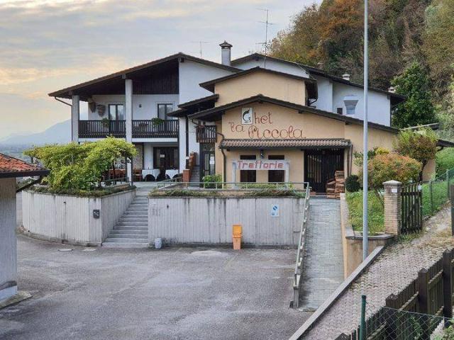 Locale Commerciale in vendita a Castelnovo Del Friuli, Friuli-Venezia Giulia