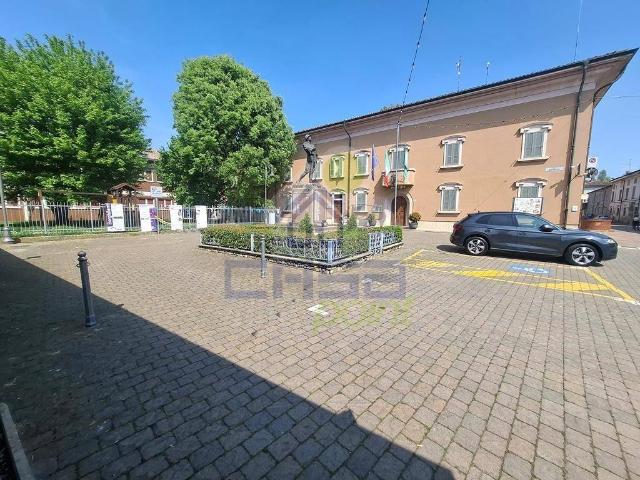 Locale Commerciale in vendita a Crotta D'adda, Lombardia