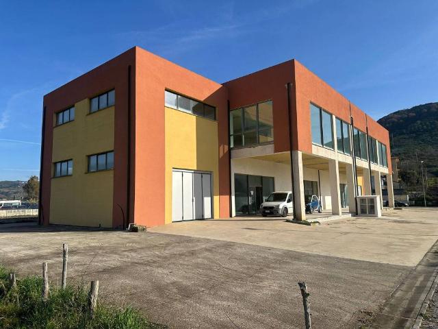 Locale Commerciale in vendita a Castelnuovo Cilento, Campania