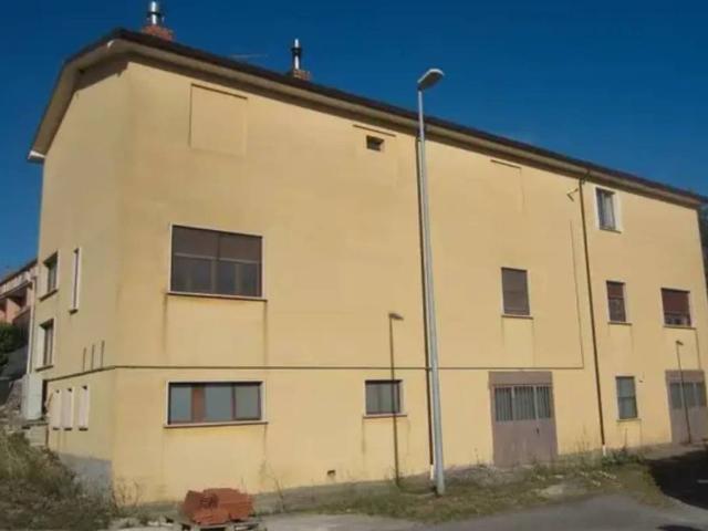 Locale Commerciale in vendita a Castelnuovo Di Conza, Campania