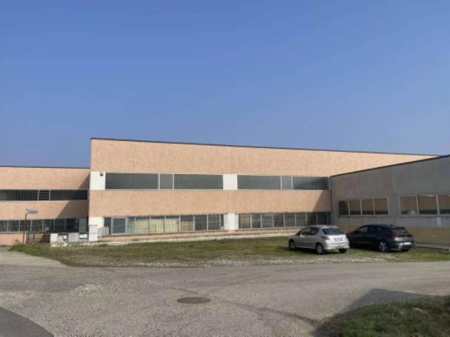 Locale Commerciale in vendita a La Crus, Castelnuovo Don Bosco