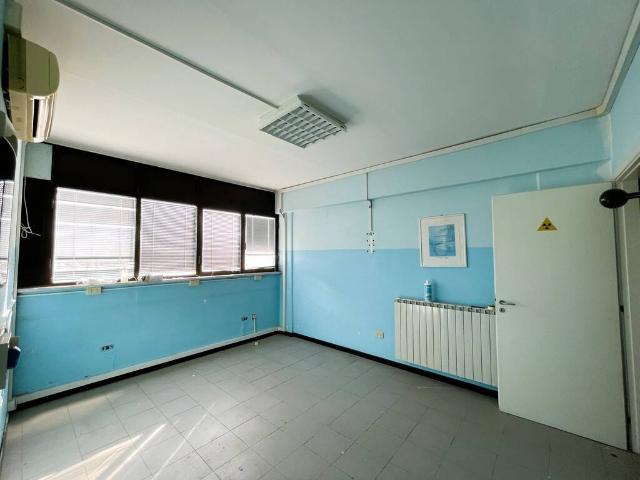 Locale Commerciale in vendita a Castelnuovo Magra, Liguria