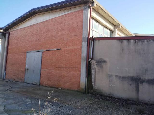 Locale Commerciale in vendita a Unione di comuni Terre di Castelli, Castelnuovo Rangone