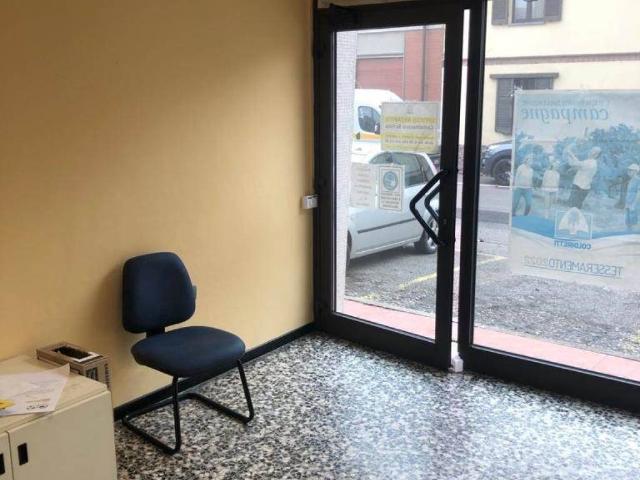 Locale Commerciale in vendita a Piemonte, Alessandria
