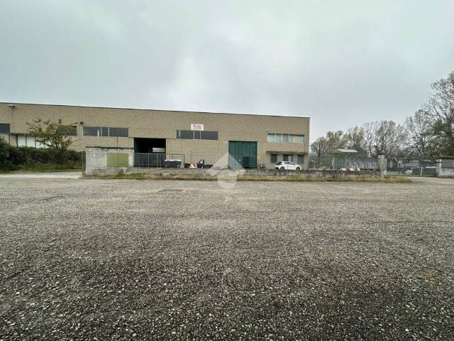 Locale Commerciale in vendita a Piemonte, Alessandria