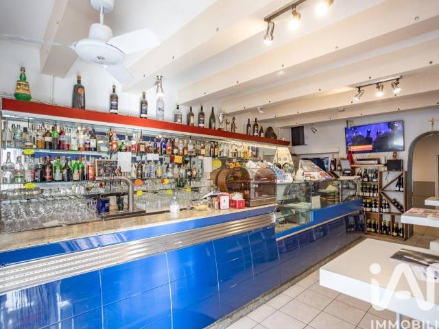 Locale Commerciale in vendita a Macine, Marche