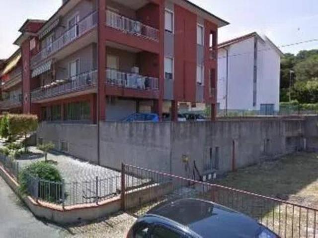 Locale Commerciale in vendita a Macine, Castelplanio