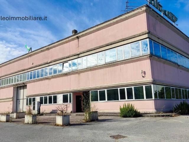 Locale Commerciale in vendita a Marche, Ancona