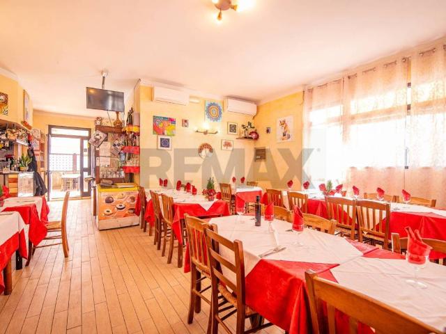 Locale Commerciale in vendita a Macine, Marche