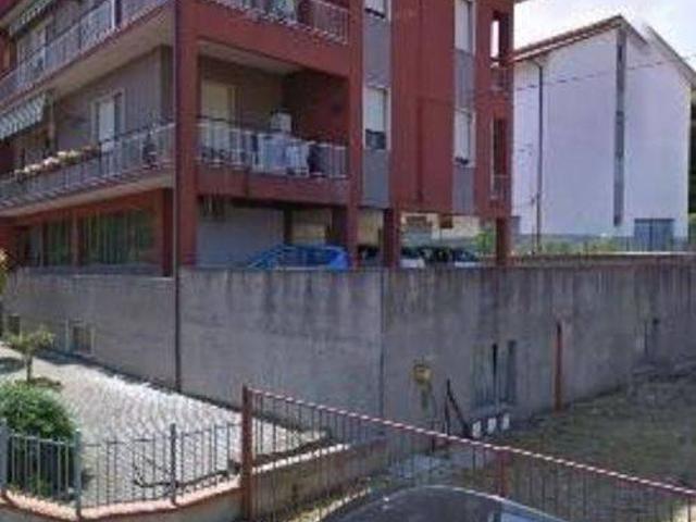 Locale Commerciale in vendita a Macine, Marche