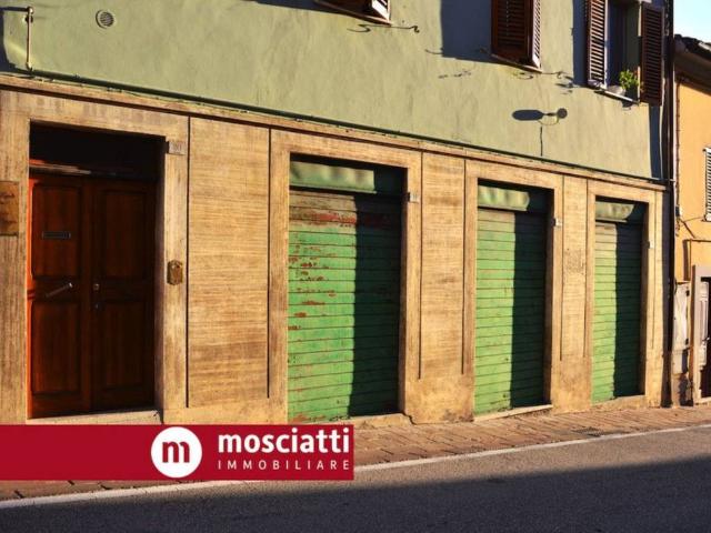 Locale Commerciale in vendita a Marche, Macerata