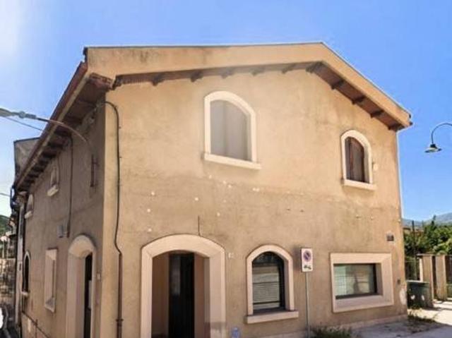 Locale Commerciale in vendita a Castelvecchio Subequo, Abruzzo