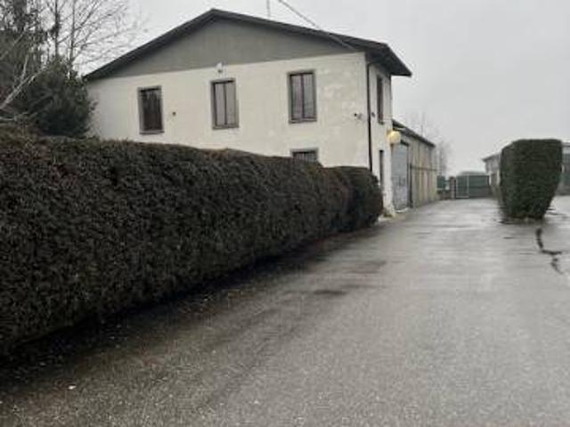 Locale Commerciale in vendita a Castelverde, Lombardia