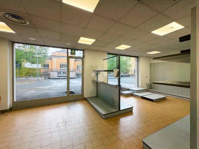 Locale Commerciale in vendita a Castelverde, Lombardia
