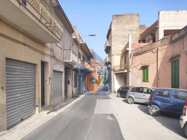 Locale Commerciale in vendita a Castelvetrano, Sicilia