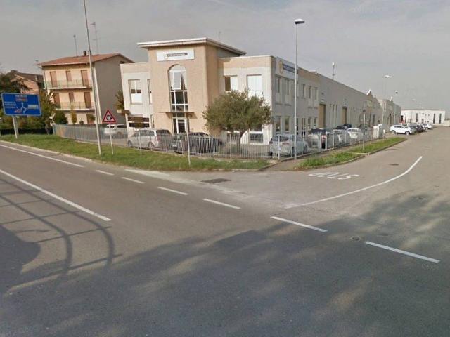Locale Commerciale in vendita a Unione di comuni Terre di Castelli, Castelvetro Di Modena