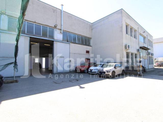 Locale Commerciale in vendita a Villanova di Castenaso, Castenaso